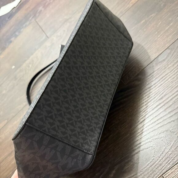 Michael Kors Women’s Large Black Jet Set Chain Handbag Purse - Picture 3 of 6